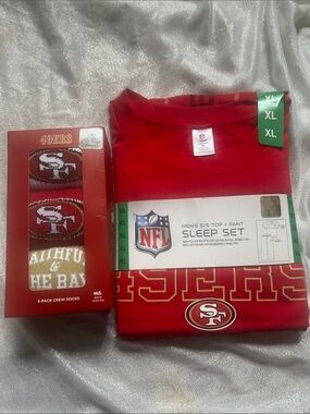 NFL San Francisco 49ers Red and Gold Sleepwear Set  XL with Logo Socks M/L